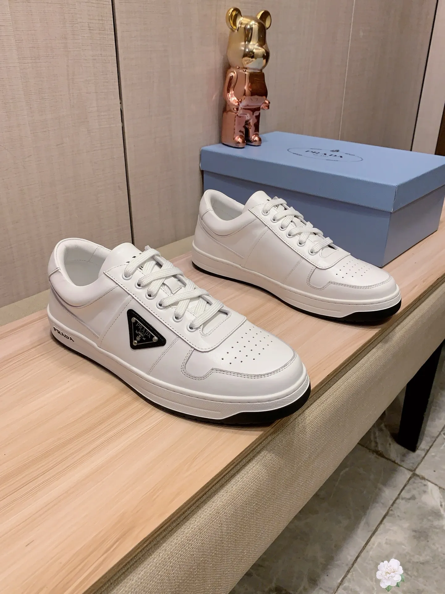 Men's Men's Shoes💰442💰💰🎩🎩[Lightning][Lightning] "PRADA*" The latest and most popular casual shoes, top brand [seduce] luxury ~ purchasing agency, top quality ~. [Strong] The upper is made of imported breathable cowhide material ➕ breathable sheepskin feet (•) with fine workmanship. The original stylish and stylish soft rubber wear-resistant and non-slip outsole is light and comfortable on the feet. The real thing looks better when photographed in real life. 226: code: 38-44, white and black 4️⃣ colors selected